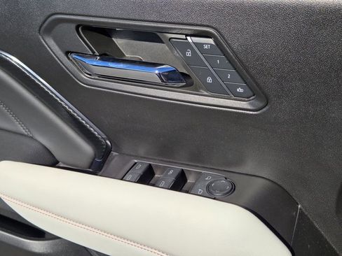 Used 2024 GMC Canyon AT4X w/ AT4X AEV Edition image 19