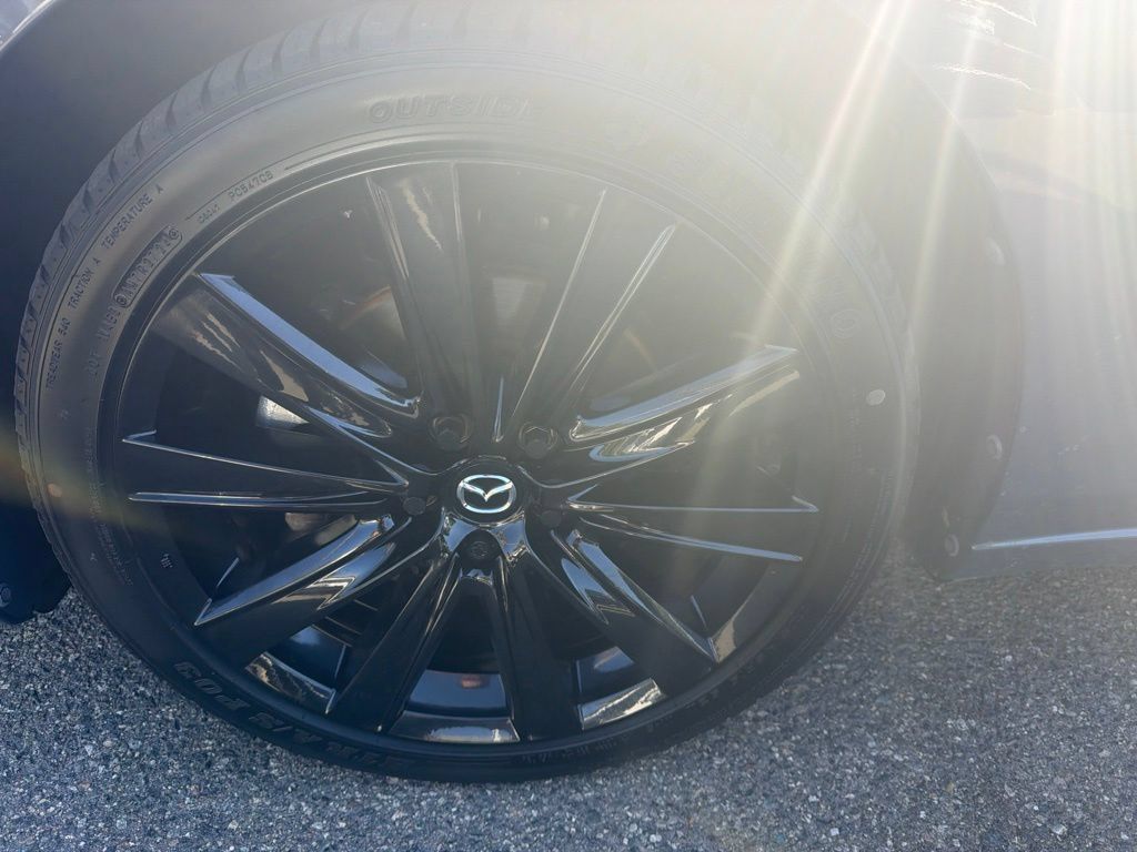 Used 2021 MAZDA MAZDA6 Carbon Edition FWD image 2