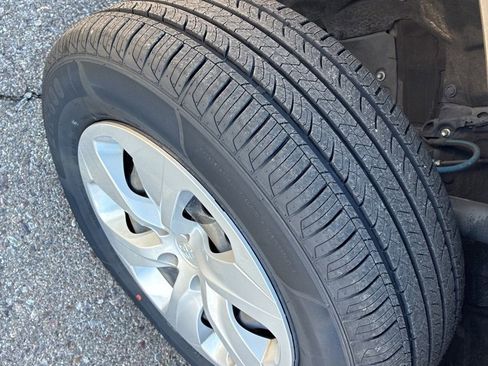 Used 2019 Toyota RAV4 LE image 9