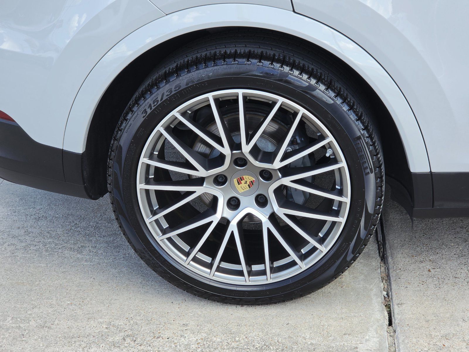Used 2022 Porsche Cayenne S AWD/4WD image 10
