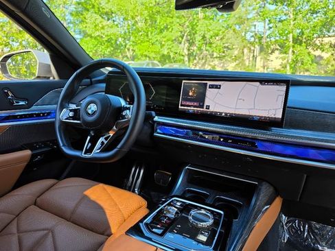 Used 2023 BMW 740i RWD image 13