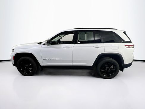 Used 2023 Jeep Grand Cherokee Limited w/ Black Appearance Package AWD/4WD image 8
