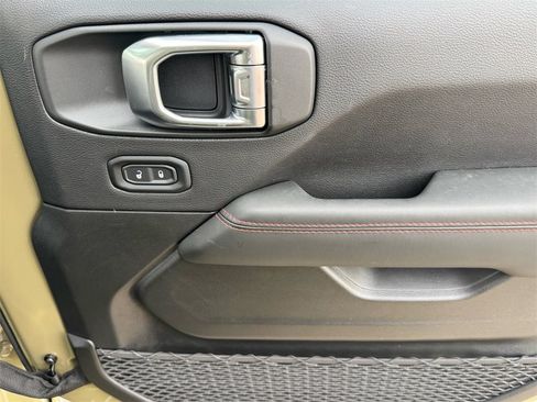 Used 2025 Jeep Wrangler Unlimited Rubicon image 23