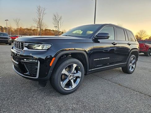 New 2026 Jeep Grand Cherokee Limited w/ Luxury Tech Group II image 3