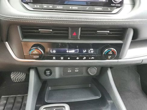 Used 2024 Nissan Rogue SV AWD/4WD image 28