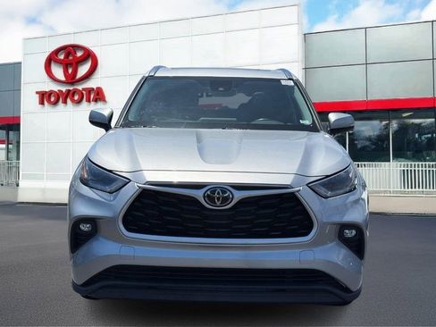 Used 2021 Toyota Highlander XLE FWD image 13