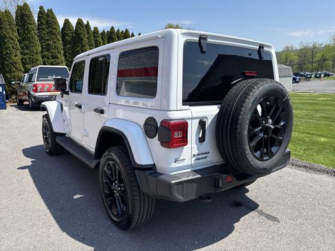 Used 2025 Jeep Wrangler Unlimited Sahara AWD/4WD image 6