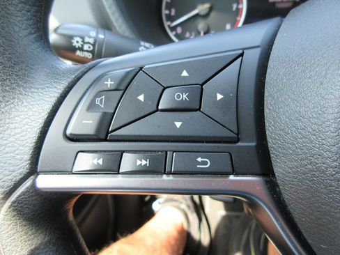 Used 2025 Nissan Sentra SV FWD image 23
