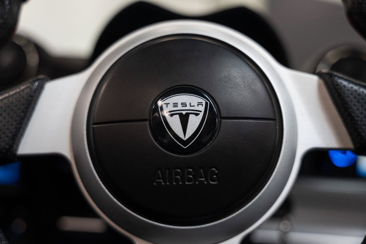 Used 2008 Tesla Roadster RWD image 45