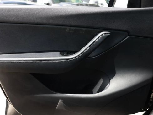 Used 2021 Tesla Model Y 2WD image 12