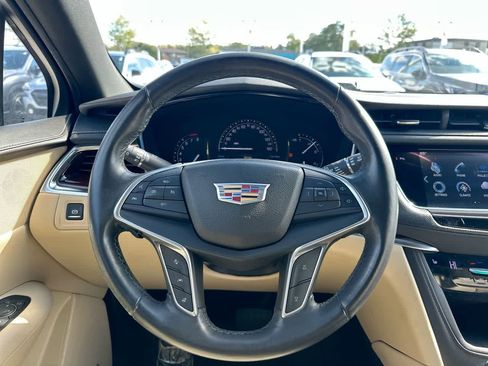Used 2017 Cadillac XT5 Luxury w/ Driver Awareness Package image 27
