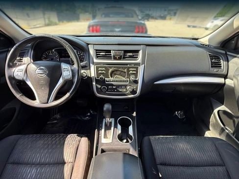 Used 2017 Nissan Altima 2.5 SV FWD image 3