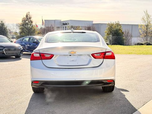 Used 2017 Chevrolet Malibu LT w/ Leather Package image 9