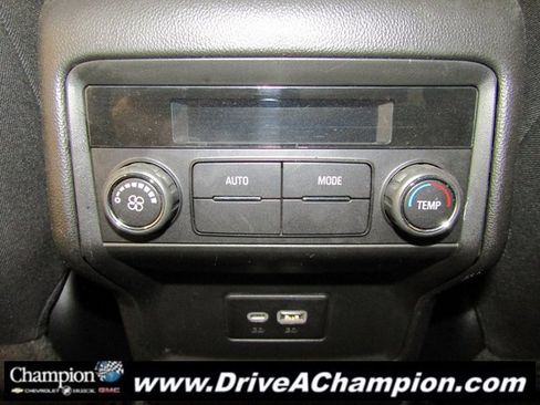 Used 2023 GMC Acadia SLE image 16