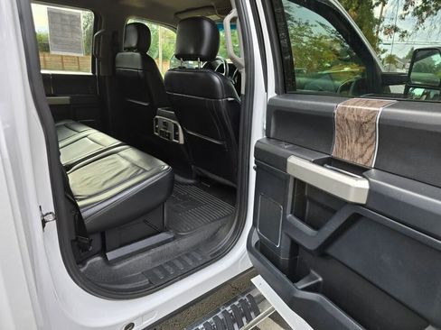 Used 2018 Ford F250 Lariat image 16