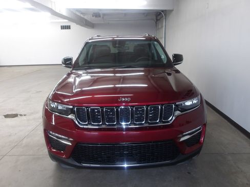 Used 2023 Jeep Grand Cherokee Limited AWD/4WD image 6