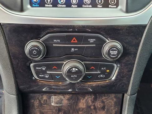 Used 2019 Chrysler 300 Limited RWD image 21