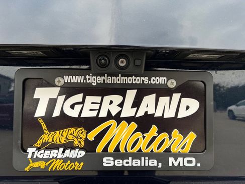 Used 2017 Cadillac Escalade ESV Platinum image 25