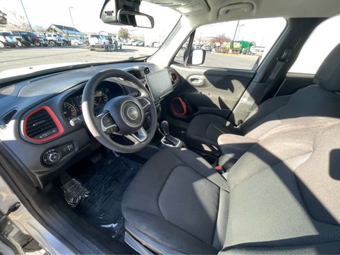 Used 2021 Jeep Renegade Sport image 2