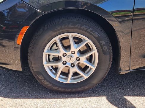 Used 2022 Chrysler Pacifica Touring-L FWD image 30