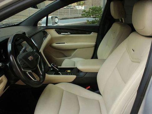 Used 2018 Cadillac XT5 AWD image 16