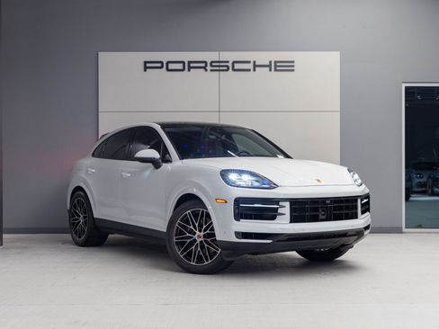 Certified 2025 Porsche Cayenne Coupe image 10