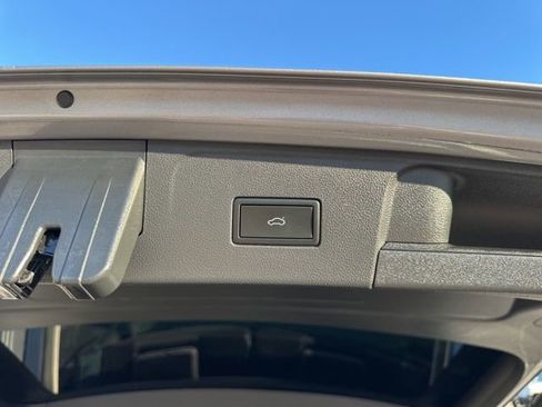 Used 2024 Volkswagen Atlas SE image 39