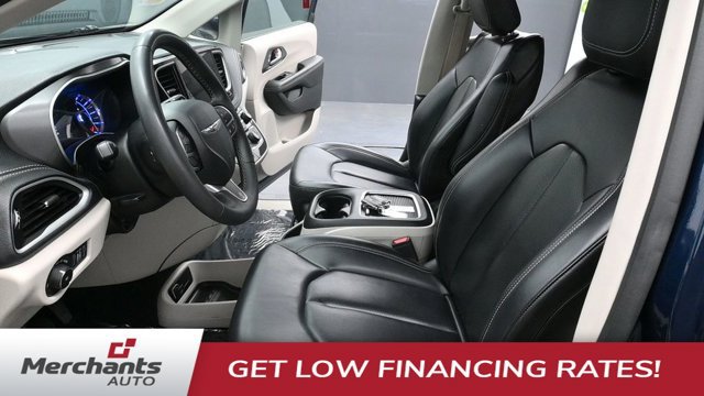 Used 2023 Chrysler Pacifica Touring-L FWD image 17