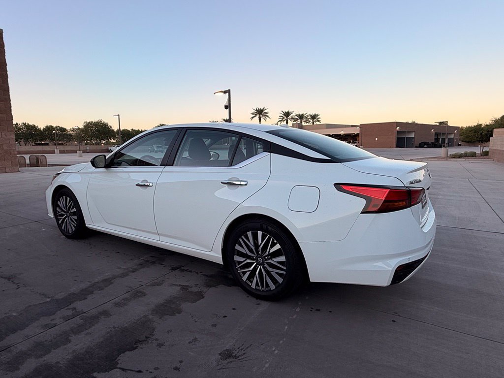 Used 2025 Nissan Altima 2.5 SV FWD image 9