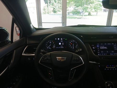 Certified 2025 Cadillac XT5 Premium Luxury w/ Technology Package AWD/4WD image 19