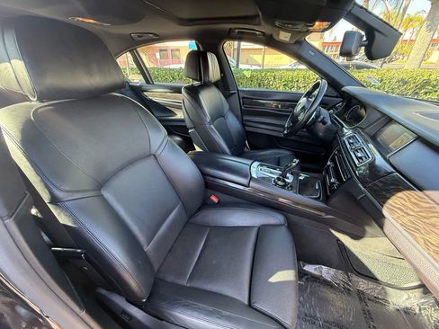 Used 2014 BMW 750i image 21