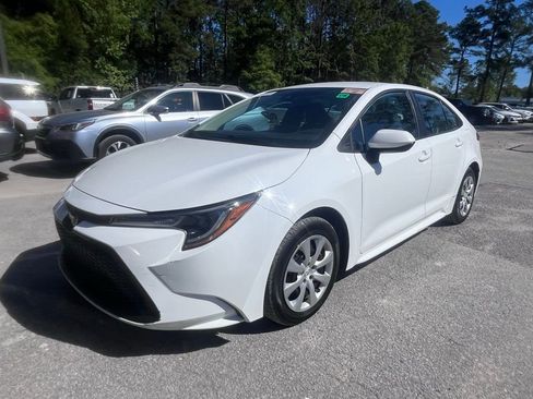 Used 2022 Toyota Corolla LE image 2