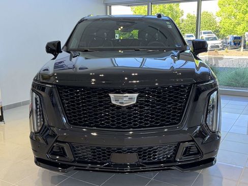 Used 2025 Cadillac Escalade V w/ LPO, ONYX Package AWD/4WD image 34