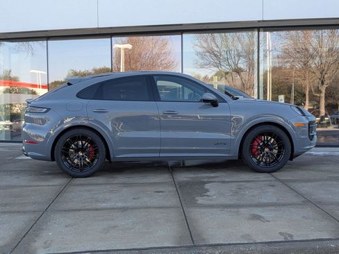 New 2026 Porsche Cayenne GTS image 8