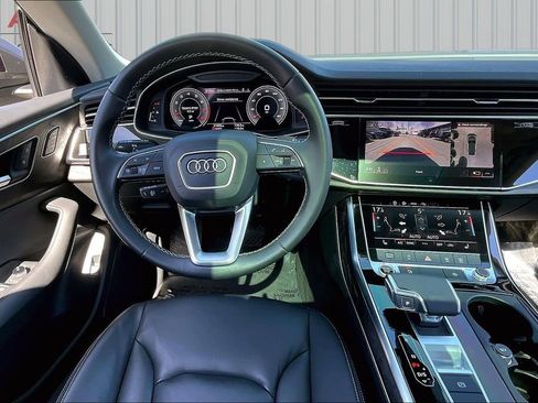 Used 2023 Audi Q8 Premium image 8