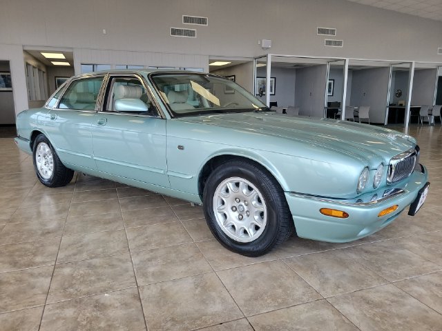 Used 2000 Jaguar XJ8 RWD image 3