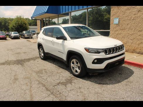 Used 2024 Jeep Compass Latitude AWD/4WD image 1