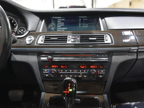Used 2013 BMW 750i xDrive image 24