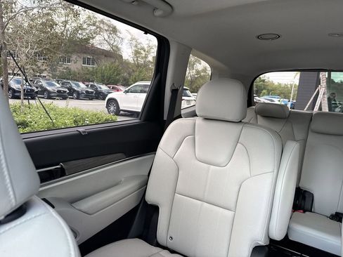 Used 2022 Kia Telluride EX w/ EX Premium Package image 18