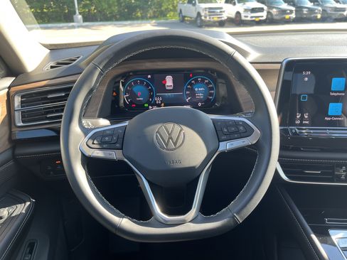 Certified 2024 Volkswagen Atlas SE w/ Black Wheel Package AWD/4WD image 12