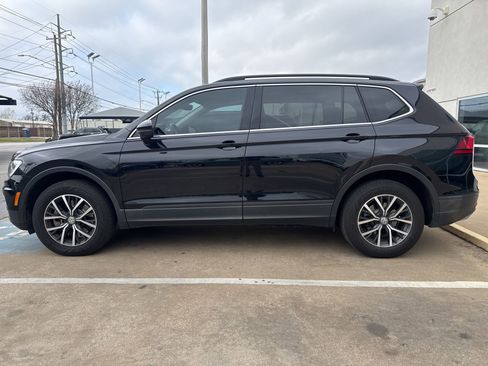Used 2019 Volkswagen Tiguan SE image 2