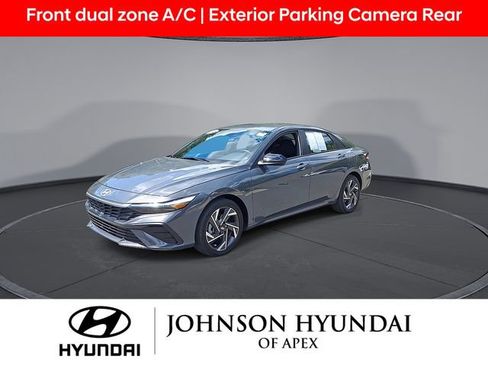Used 2025 Hyundai Elantra SEL w/ Cargo Package FWD image 4