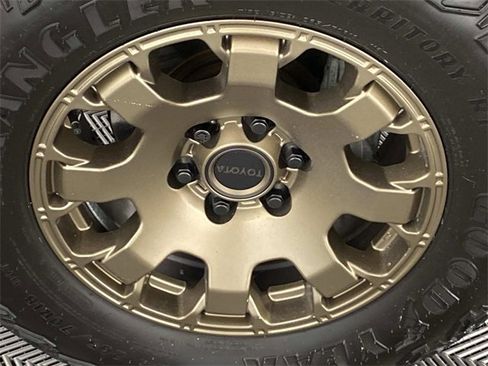 Used 2024 Toyota Tacoma Trailhunter image 29