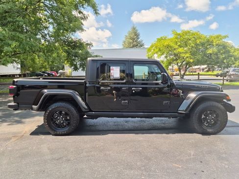 Used 2024 Jeep Gladiator Sport AWD/4WD image 4