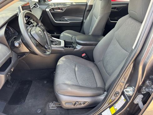 Used 2024 Toyota RAV4 XLE AWD/4WD image 12
