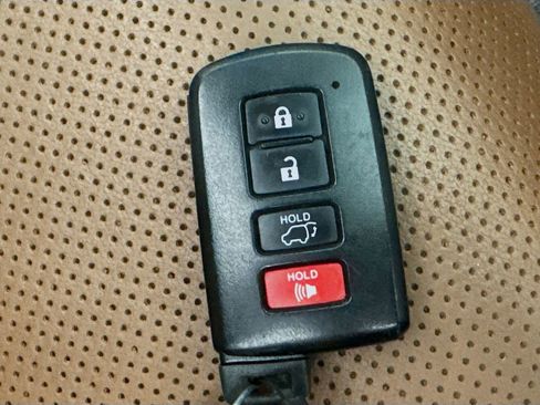 Used 2018 Toyota Highlander Limited image 41