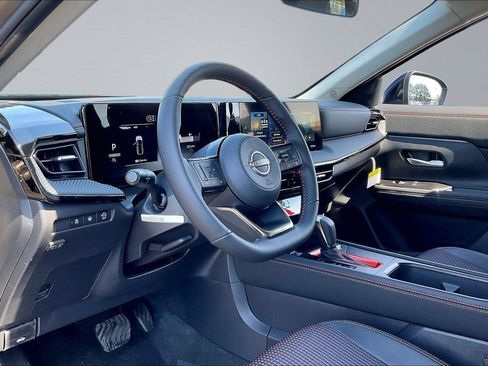 New 2026 Nissan Kicks SR FWD image 7