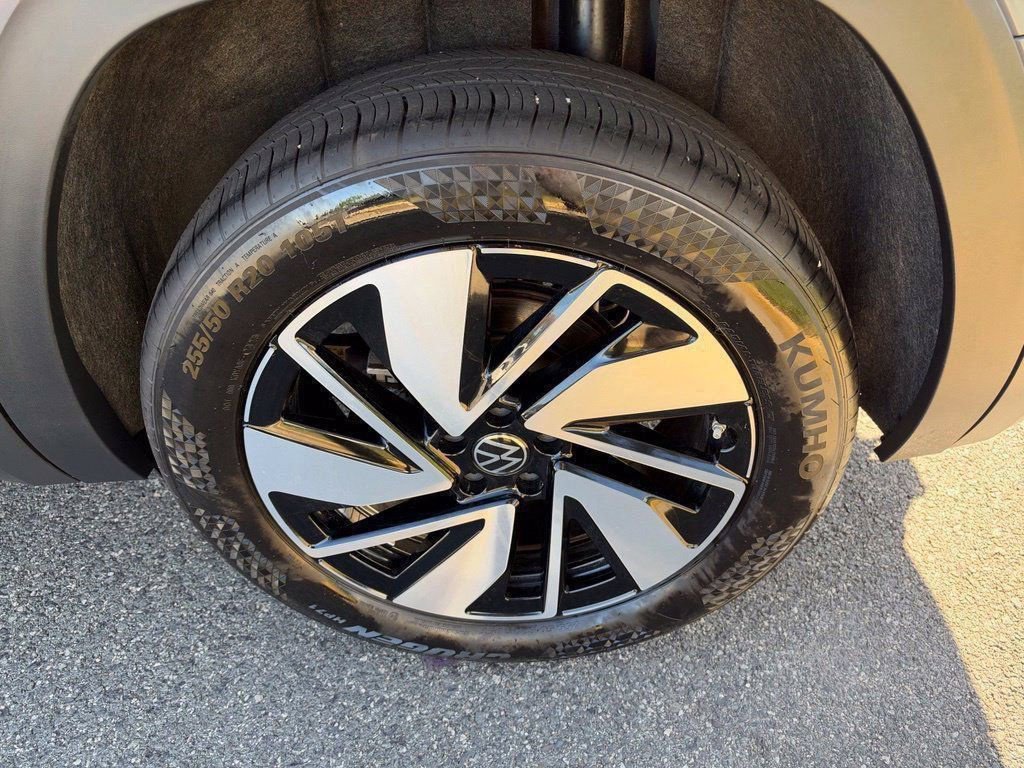 Used 2025 Volkswagen Atlas SEL AWD/4WD image 13