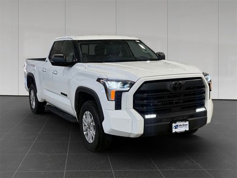 Used 2022 Toyota Tundra SR5 w/ SR5 Premium Package image 7