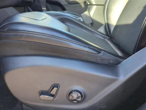 Used 2019 Jeep Cherokee Latitude Plus FWD image 9